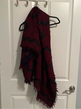Aritzia Burgundy and Black Zigzag Fringe Wrap Scarf Reversible